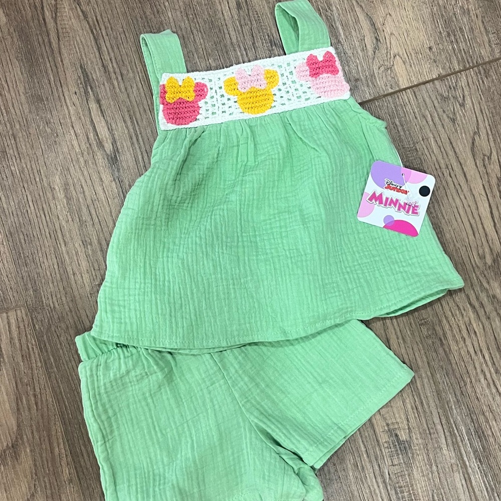 DISNEY outfit. Girl 2T NWT